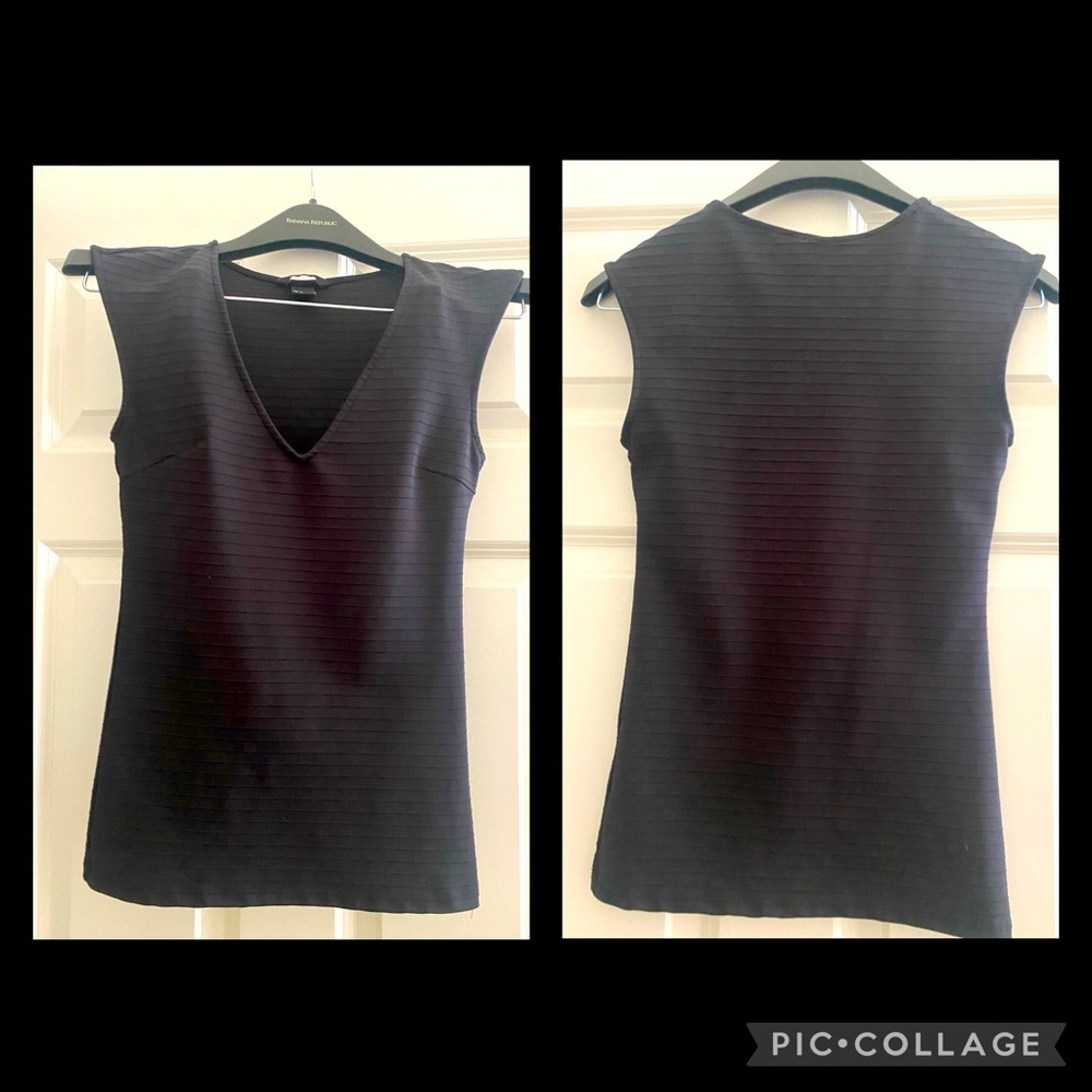 2/$25🙌🤍H &M fitted flattering sleeveless top! Classy and flattering 🙌